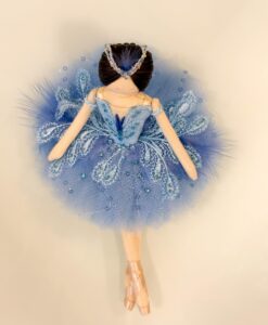 Alternative view of Bailarina de Repertório Princesa Florine