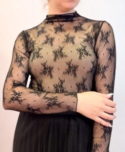 blusa tule floral preto