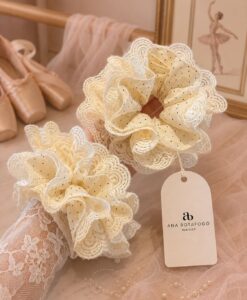 Scrunchie Renda com Poá